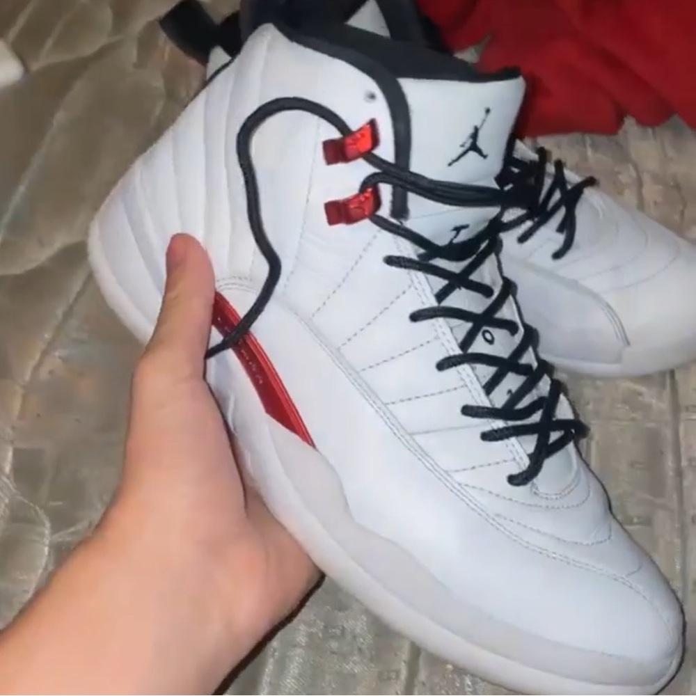 Mens jordan 12’s